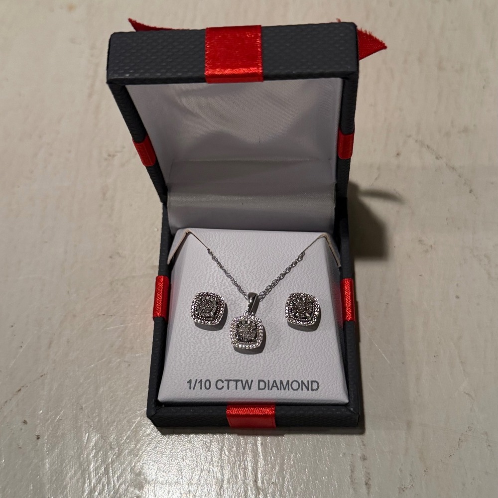 1 10 CTTW Diamond Pendant Necklace and Stud‎ Earrings Set Sterling Silver